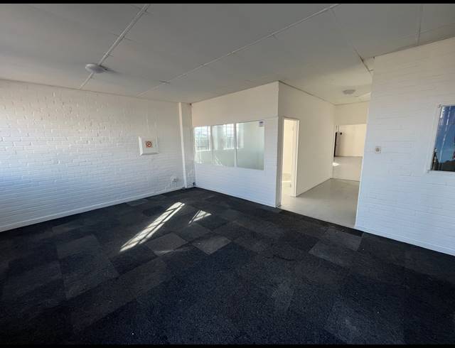 300M² WAREHOUSE TO LET IN MAITLAND
